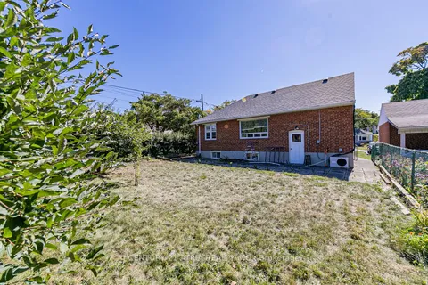 22 Dyson Boulevard, Toronto, ON M1R 1B1