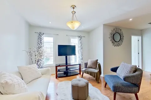 63 Mendelssohn Street, Toronto, ON M1L 0B8