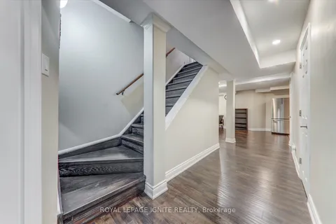 2362 Pilgrim Square, Oshawa, ON L1L 0C2
