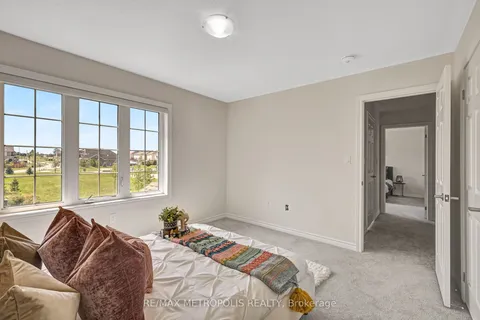 15 Douglas Kemp Crescent, Clarington, ON L1C 7E3