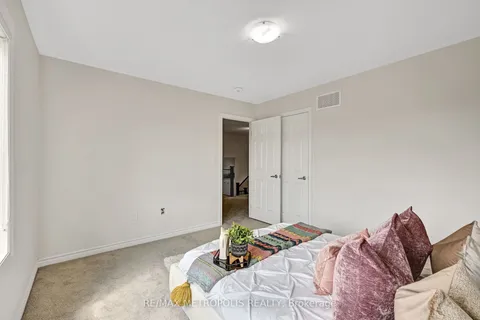 15 Douglas Kemp Crescent, Clarington, ON L1C 7E3