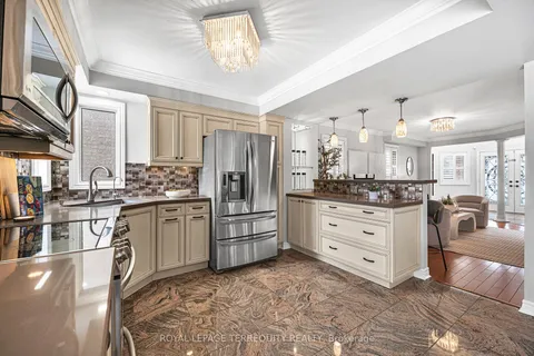 31 Brockman Crescent, Ajax, ON L1T 4B3