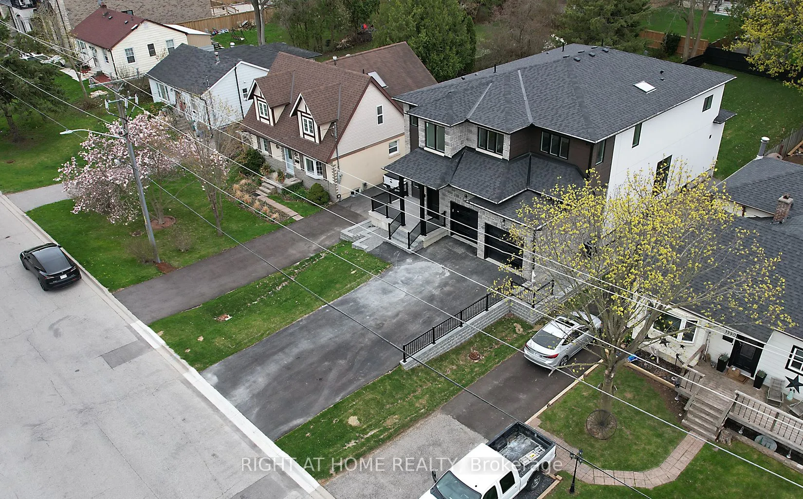 1988 Royal Road, Pickering, ON L1V 1Y2