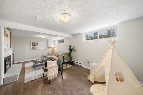 7 Kecala Road, ON M1P 1K5