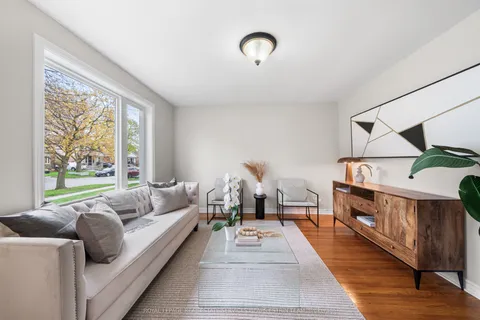 7 Kecala Road, ON M1P 1K5