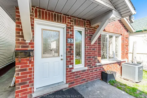 32 St Dunstan Drive, ON M1L 2V3