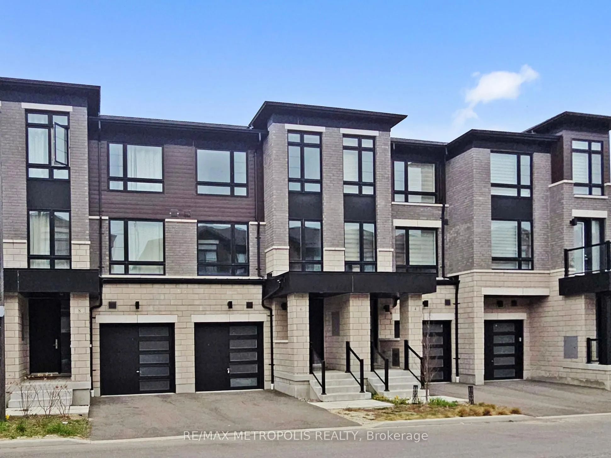 6 Lake Trail Way, Whitby, ON L1M 0M3