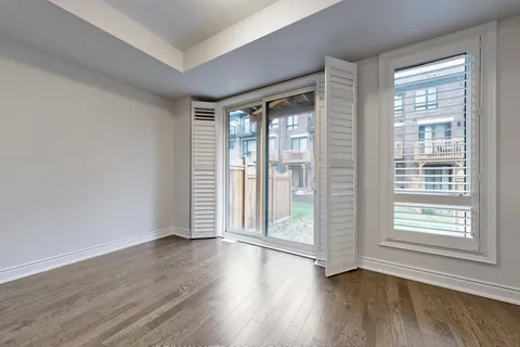 6 Lake Trail Way, Whitby, ON L1M 0M3