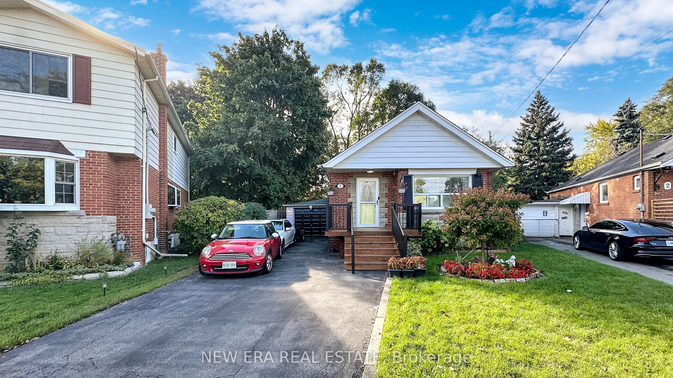 1 Fairbourne Crescent, Toronto, ON M1L 3M6