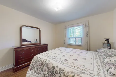 1 Fairbourne Crescent, Toronto, ON M1L 3M6