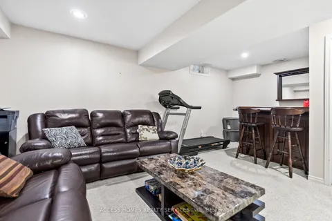 6 Floree Street, Whitby, ON L1R 3B2
