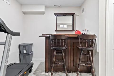 6 Floree Street, Whitby, ON L1R 3B2