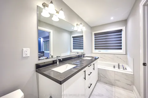 13 Floodgate Road, Whitby, ON L1P 0P5