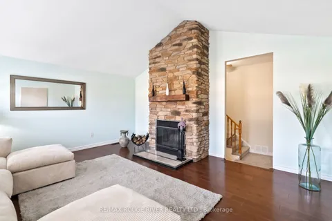 32 Fencerow Drive, ON L1R 1Y4