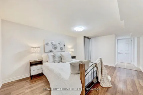 39 Maberley Crescent, Toronto, ON M1C 3K7