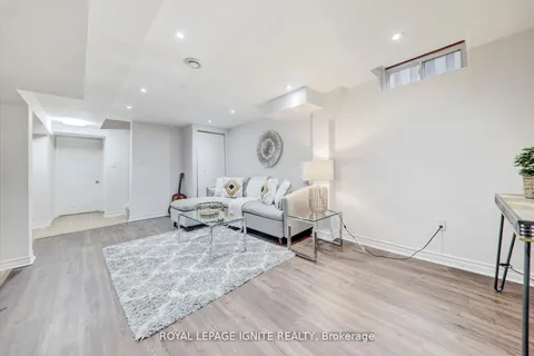 39 Maberley Crescent, Toronto, ON M1C 3K7