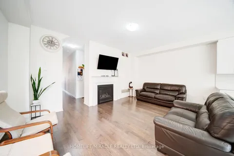 63 Auckland Drive, Whitby, ON L1P 0H4