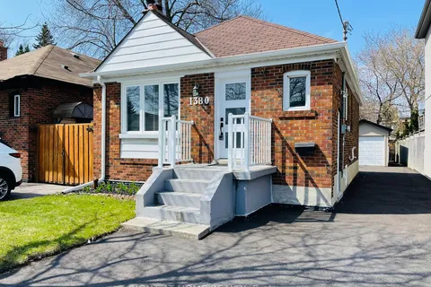 1380 Woodbine Avenue, Toronto, ON M4C 4G5