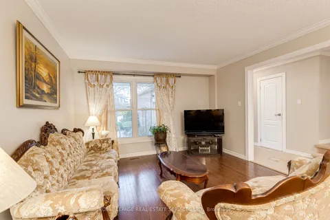 9 Lady Bower Crescent, Toronto, ON M1B 4R2