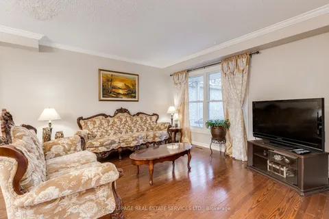 9 Lady Bower Crescent, Toronto, ON M1B 4R2
