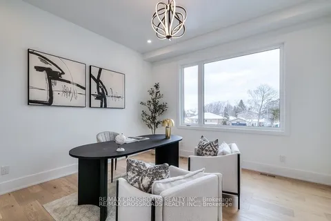 696 Hillview Crescent, Pickering, ON L1W 2R7