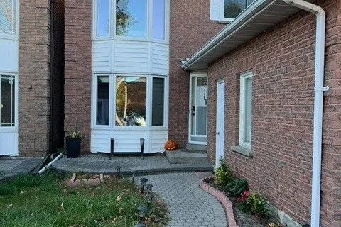 49 Halfmoon Square, Toronto, ON M1C 3V4