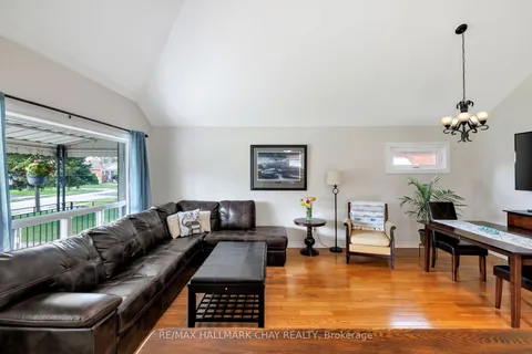 239 Ellington Drive, ON M1R 3Y2