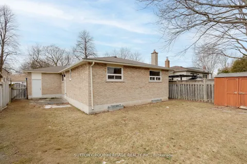 49 Calais Street, Whitby, ON L1N 5M3