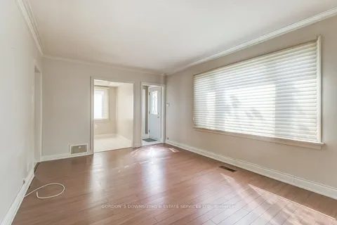 6 Holswade Road, Toronto, ON M1L 2G2
