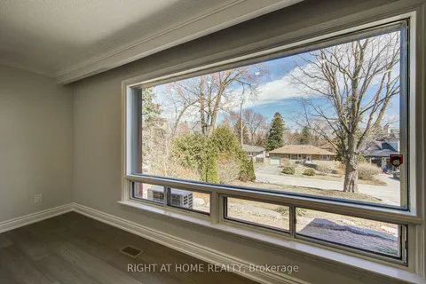 326 Jaybell Grove, Toronto, ON M1C 2X5