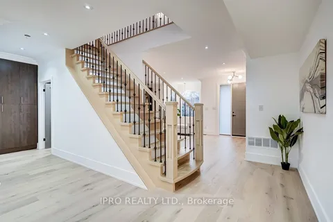 73 Inniswood Drive, Toronto, ON M1R 1E8