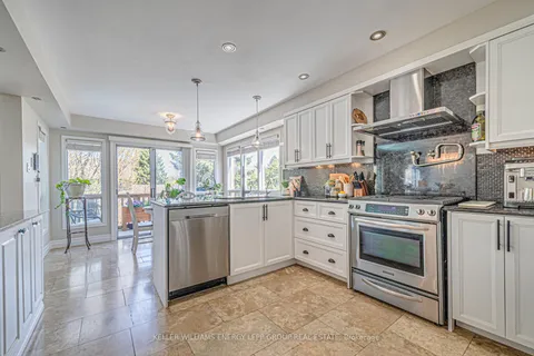 32 Farrow Crescent, Ajax, ON L1S 4W6