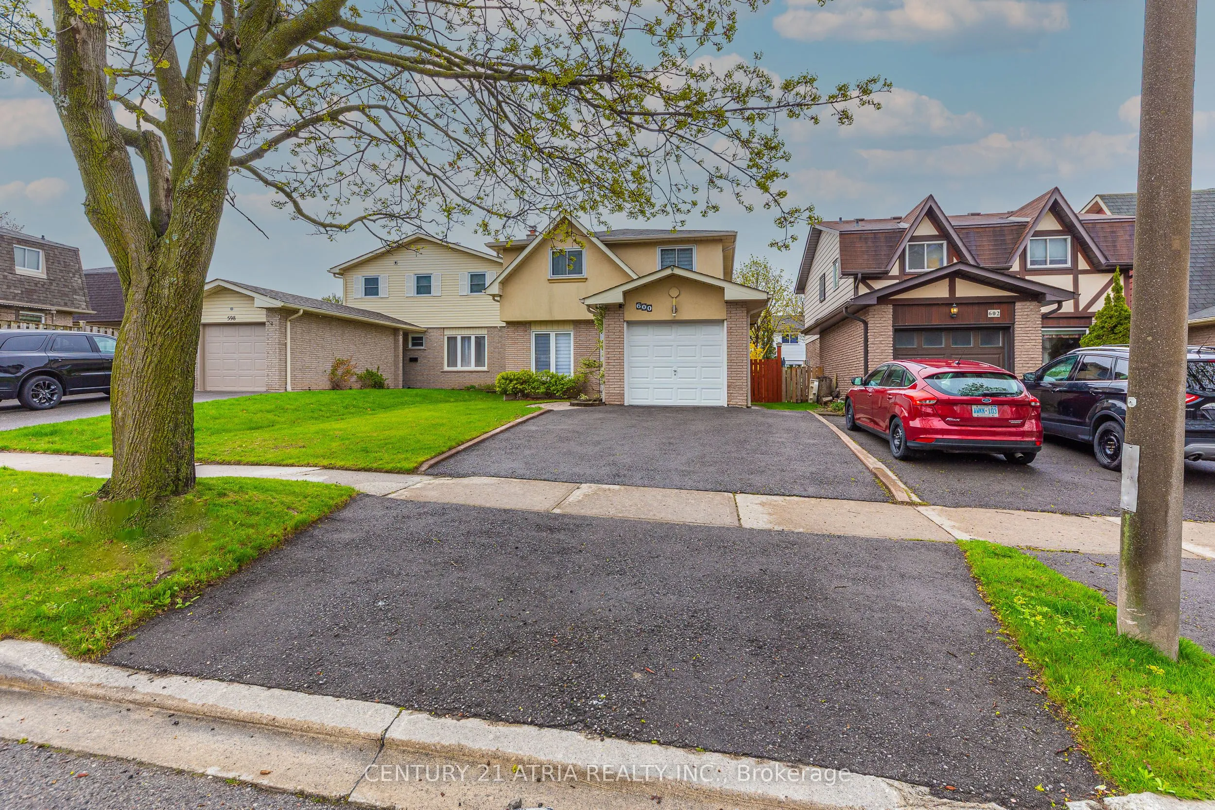 600 Stonebridge Lane, Pickering, ON L1W 3B3