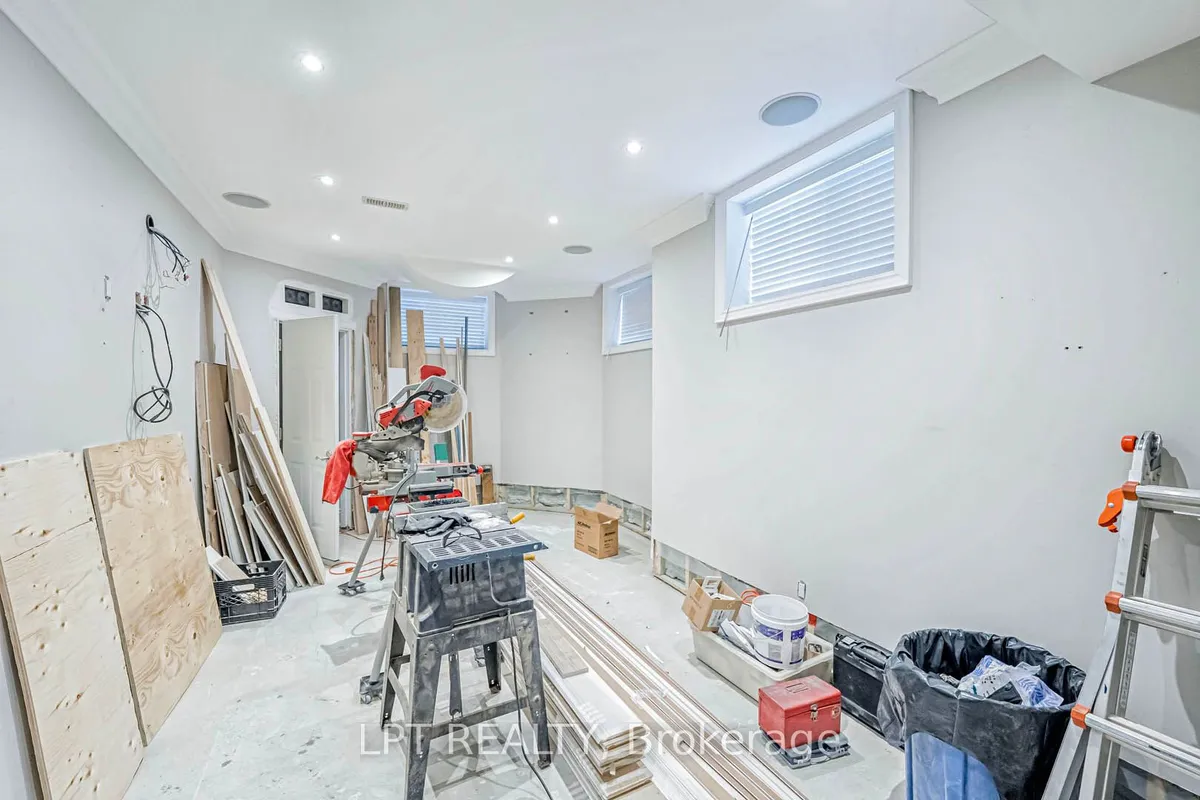 386 Kennedy Road, ON M1K 2A6