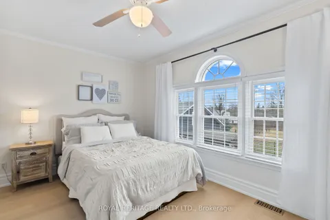 5016 Barber Street, Pickering, ON L1Y 1B4