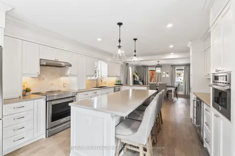 5016 Barber Street, Pickering, ON L1Y 1B4