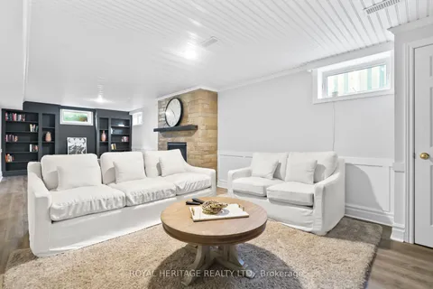 5016 Barber Street, Pickering, ON L1Y 1B4