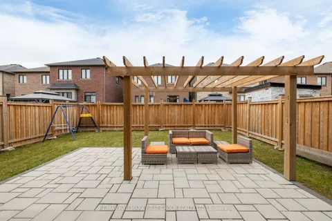 20 Auckland Drive, Whitby, ON L1P 0G6