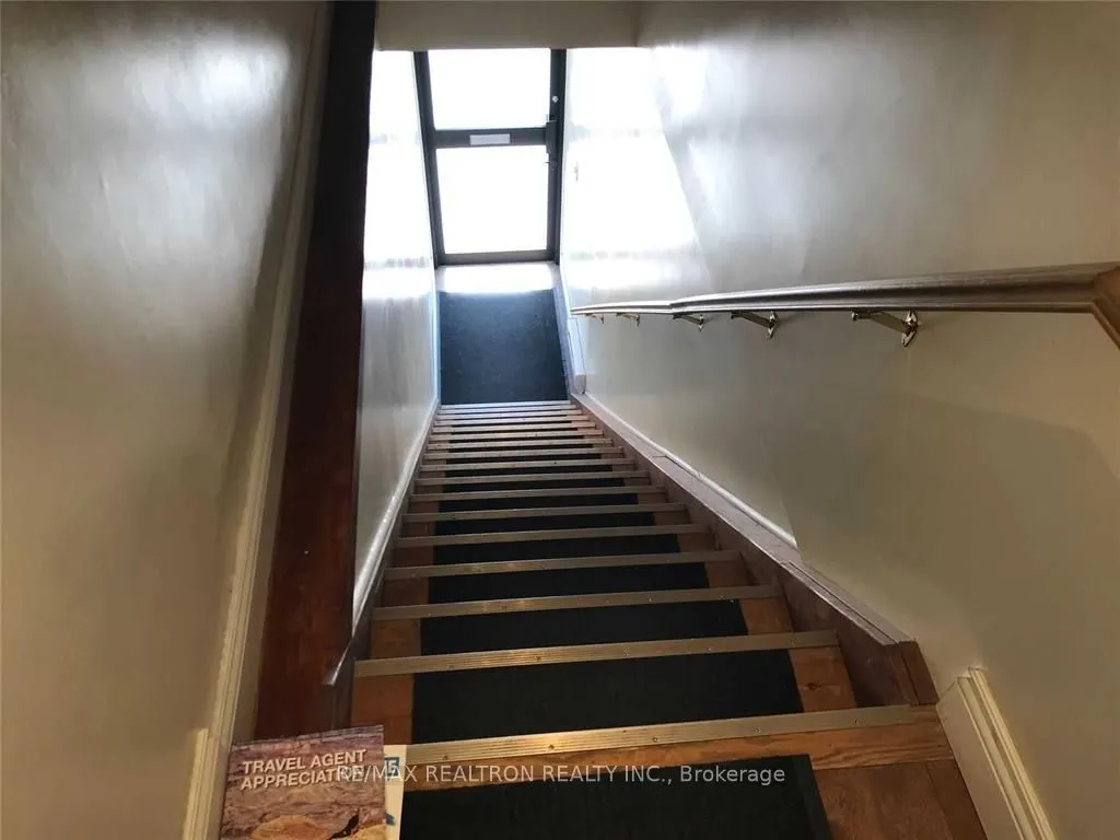 588 Danforth Avenue, Toronto, ON M4K 1R1