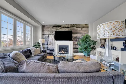 35 Alldread Crescent, Clarington, ON L1B 0C2