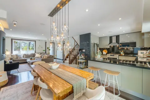12 Glen Davis Crescent, Toronto, ON M4E 1X5