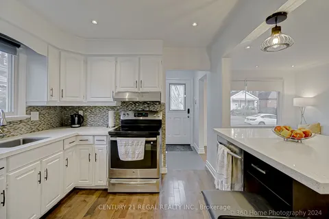 8 Bexhill Avenue, ON M1L 3B4