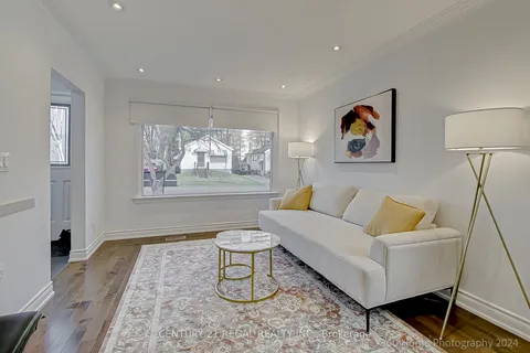 8 Bexhill Avenue, ON M1L 3B4