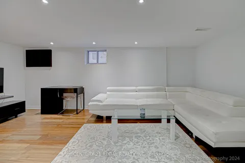 8 Bexhill Avenue, ON M1L 3B4