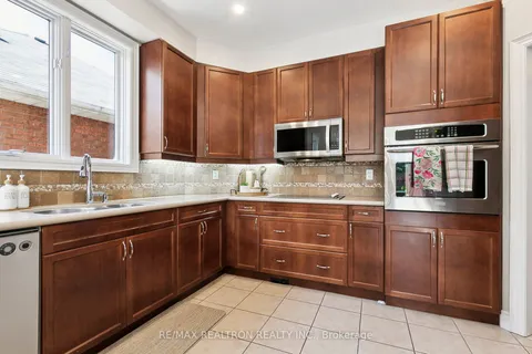 1640A Heathside Crescent, ON L1V 5W7