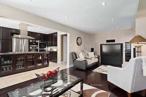 629 Foxwood Trail, ON L1V 4A4