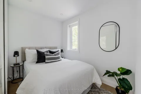 389 Woodbine Avenue, ON M4L 3P7