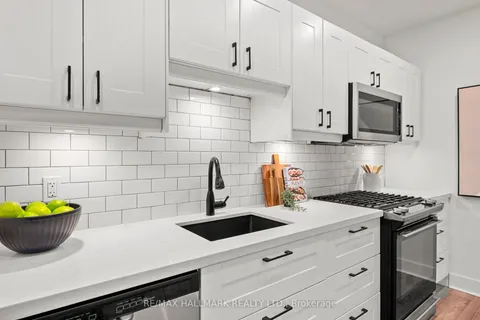 327 Kenilworth Avenue, ON M4L 3S9