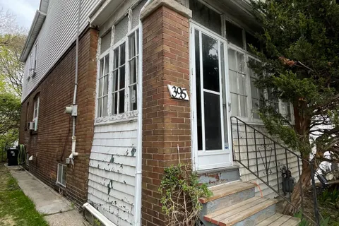 395 Woodbine Avenue, ON M4L 3P7