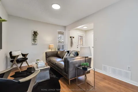 24 Blackburn Crescent, ON L1S 5Y8